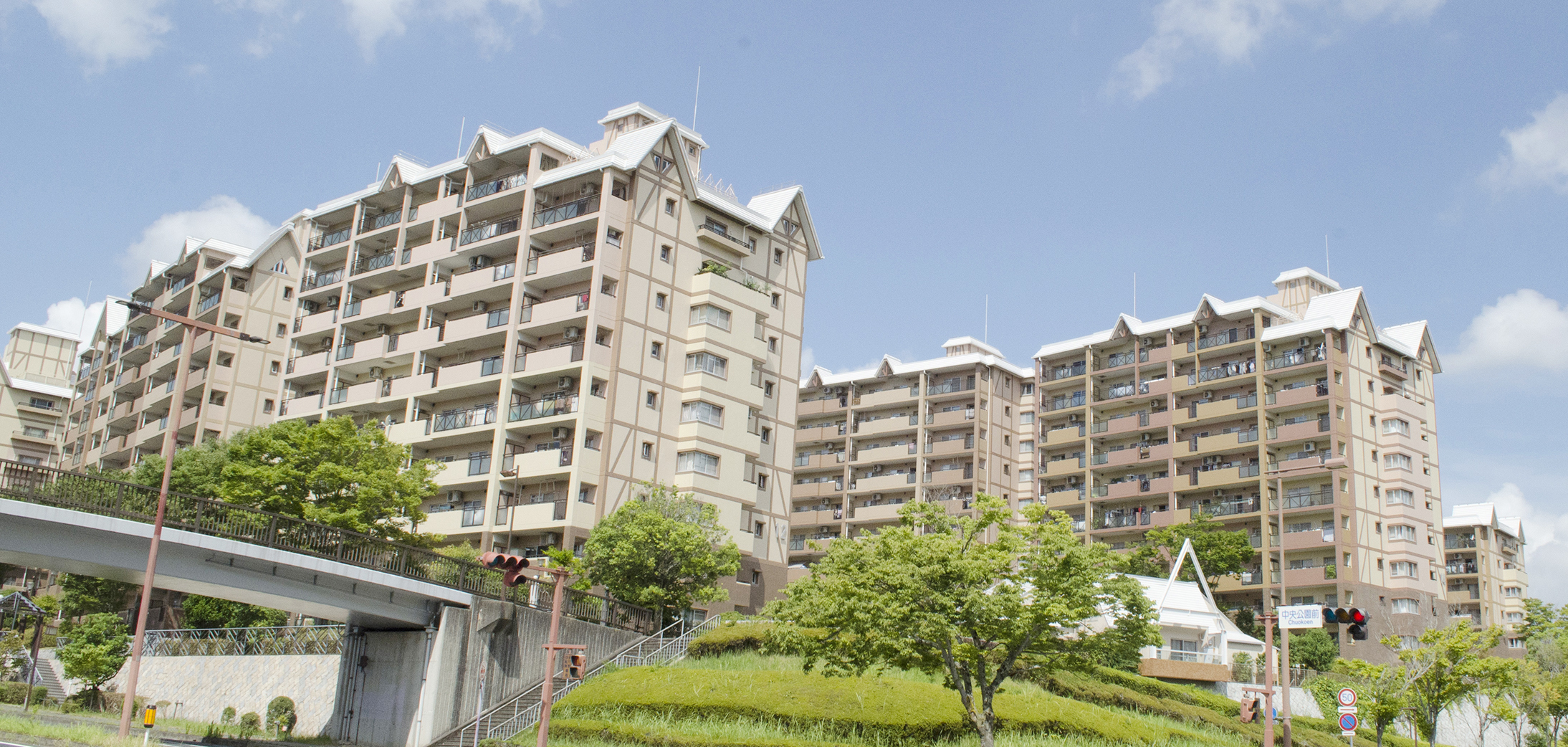 パークサイドすずかけ台外観